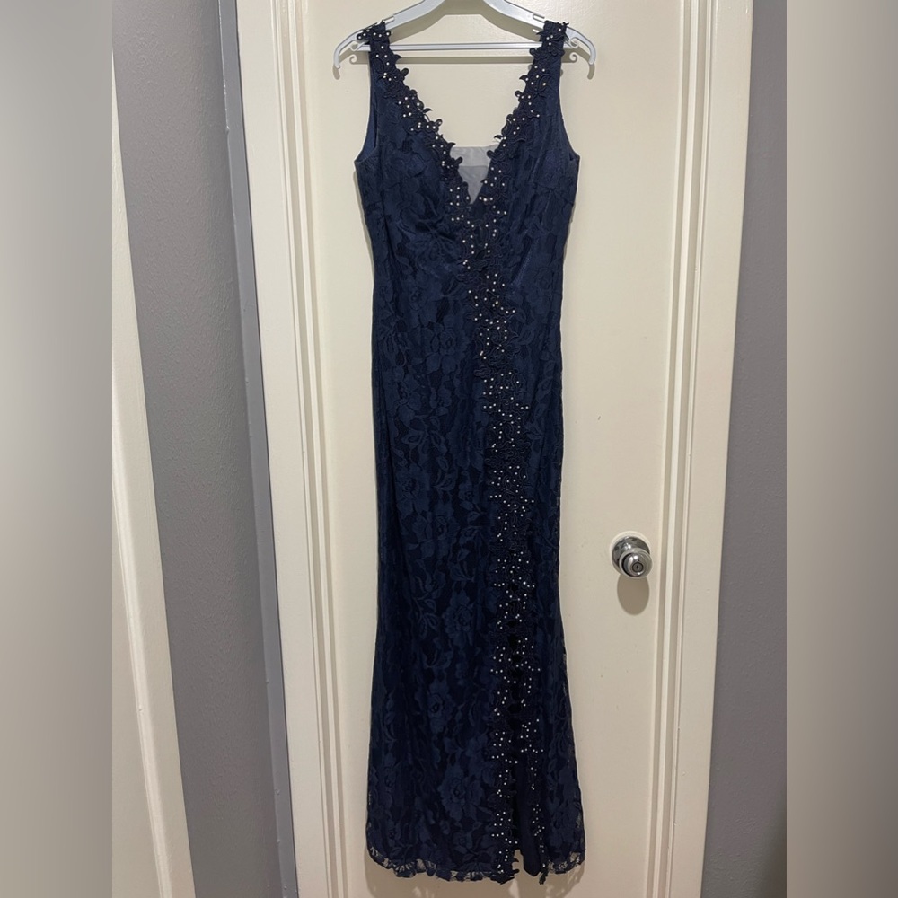 Blue long lace dress for party occasions.